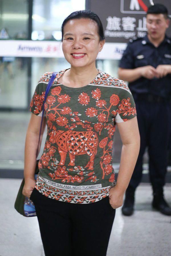 唱了这么多年忐忑，终于看见龚琳娜本人了，老成邻家大婶！