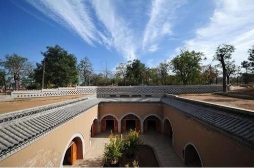 中国有个神奇的村子,村民在地下住了4000年