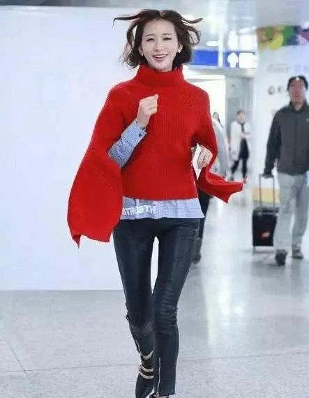 林志玲胆真大，皮裤穿成这样！网友：腿缝宽到能放下一个拳头！