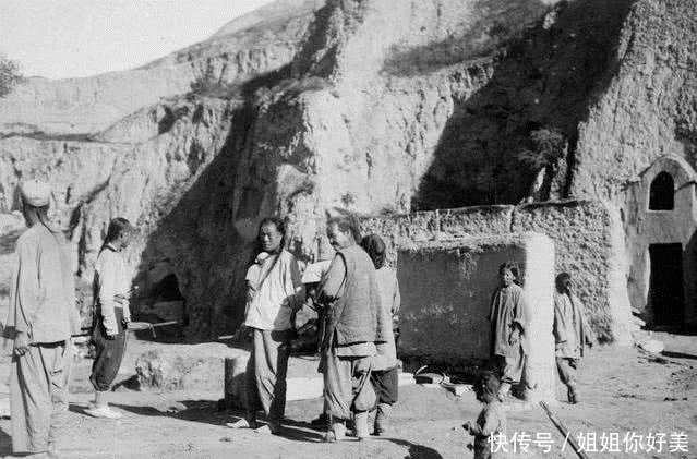 1909年时的陕西景象：人们穿着破旧，满眼都是黄土高