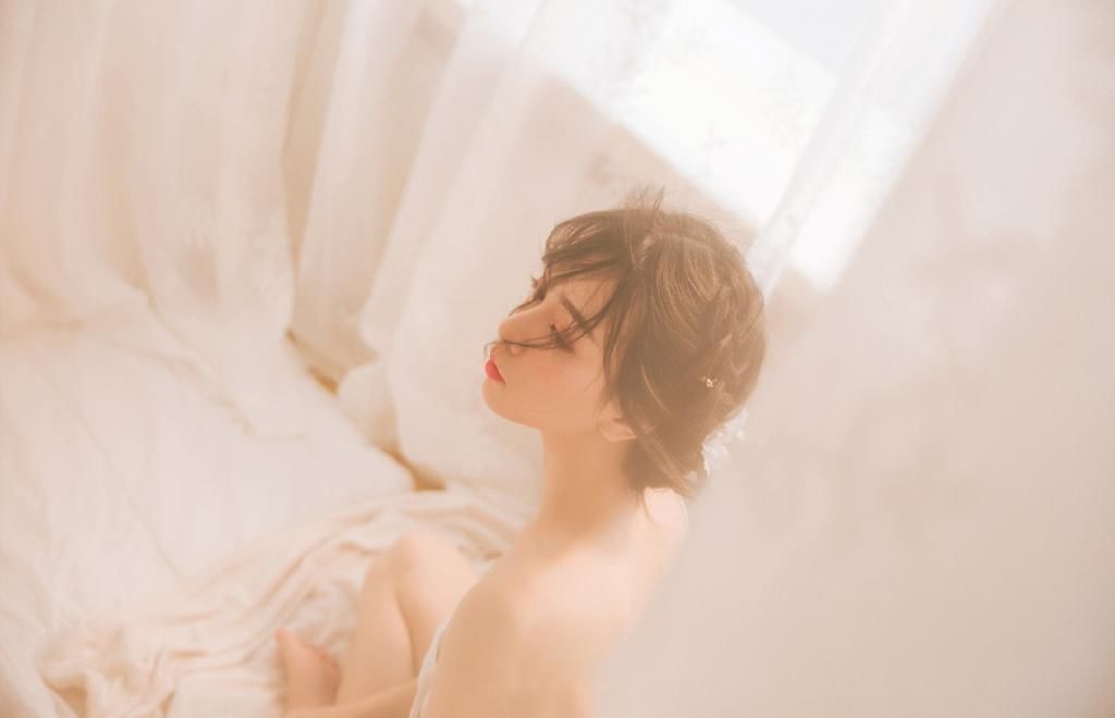 性感蕾丝美女美胸长腿诱惑写真