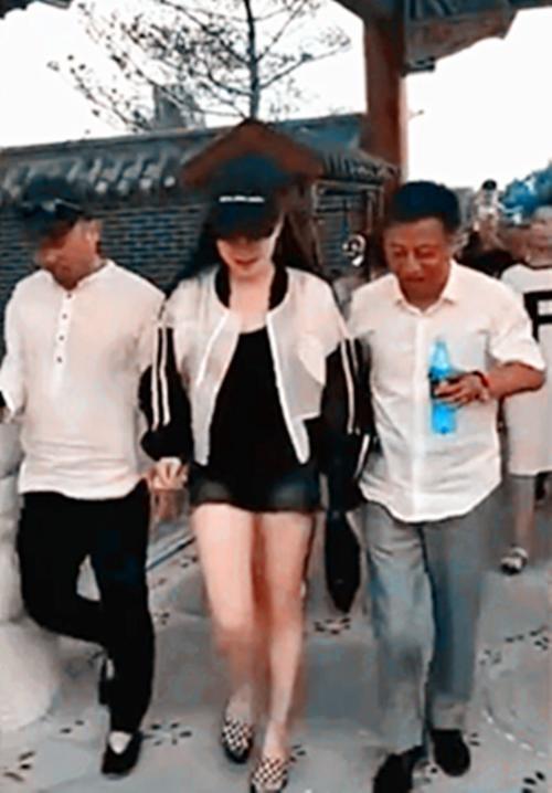 关婷娜有多美？路人近拍她穿短裤的样子，网友：赵本山真有眼光