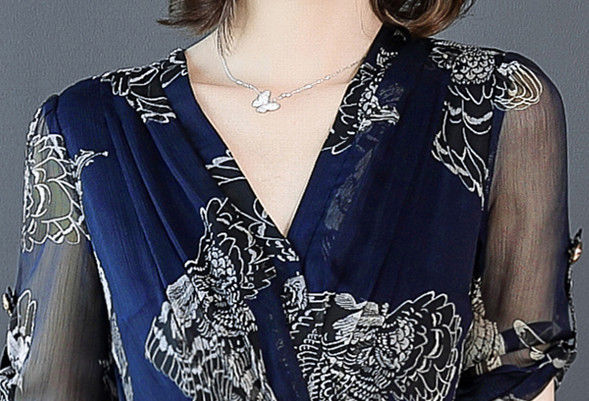 40岁的漂亮老婆，真心会打扮!穿一袭真丝裙，人见人说美