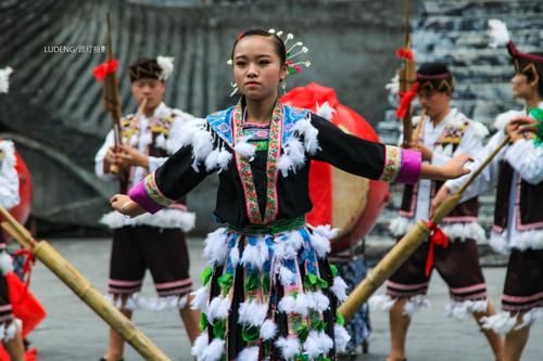 「苗族」中国保存最完好的苗寨,藏在峡谷仙境之中,是湘西最美的风景