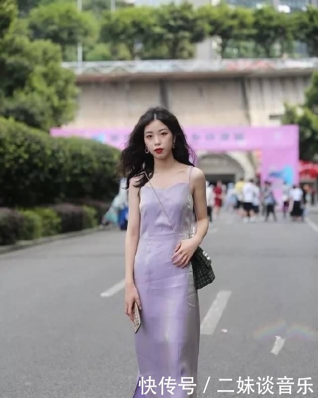  「显得」高跟鞋时尚穿搭，让女性显得美丽又优雅