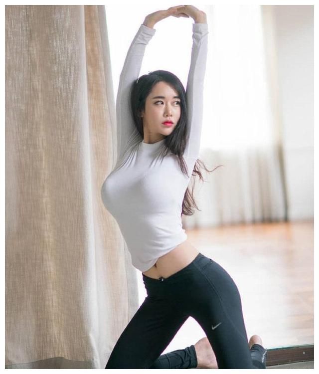 美图：同样穿紧身裤的小姐姐，只有图5能做到让男人目不转睛！