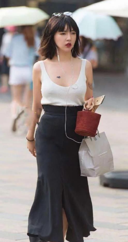 街拍：让人“望眼欲穿”几位美女，有没有你喜欢的？