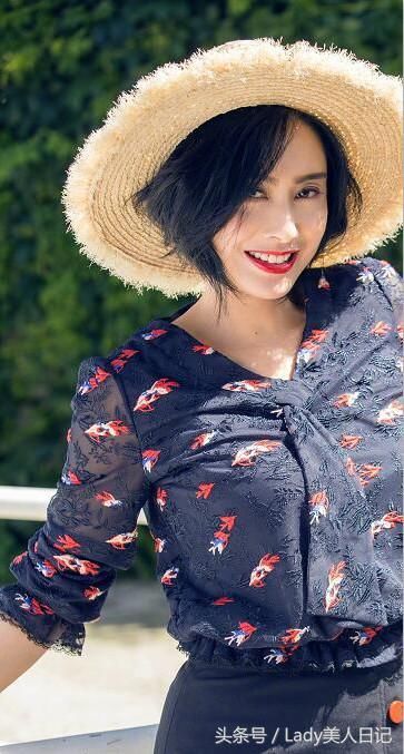 朱茵近态丰腴，一袭半身裙重回当年风韵，网友:周星驰会后悔吗?