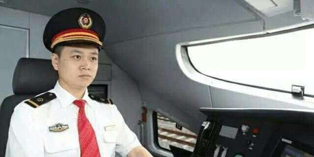  「辞职」高铁司机年薪不高，为何很多老司机不想辞职？老司机：