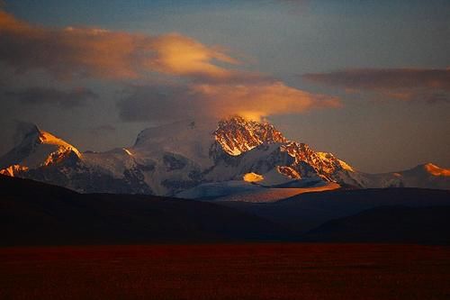 我国境内8000米以上的高峰,在世界上14座8000米级高峰中排名老幺
