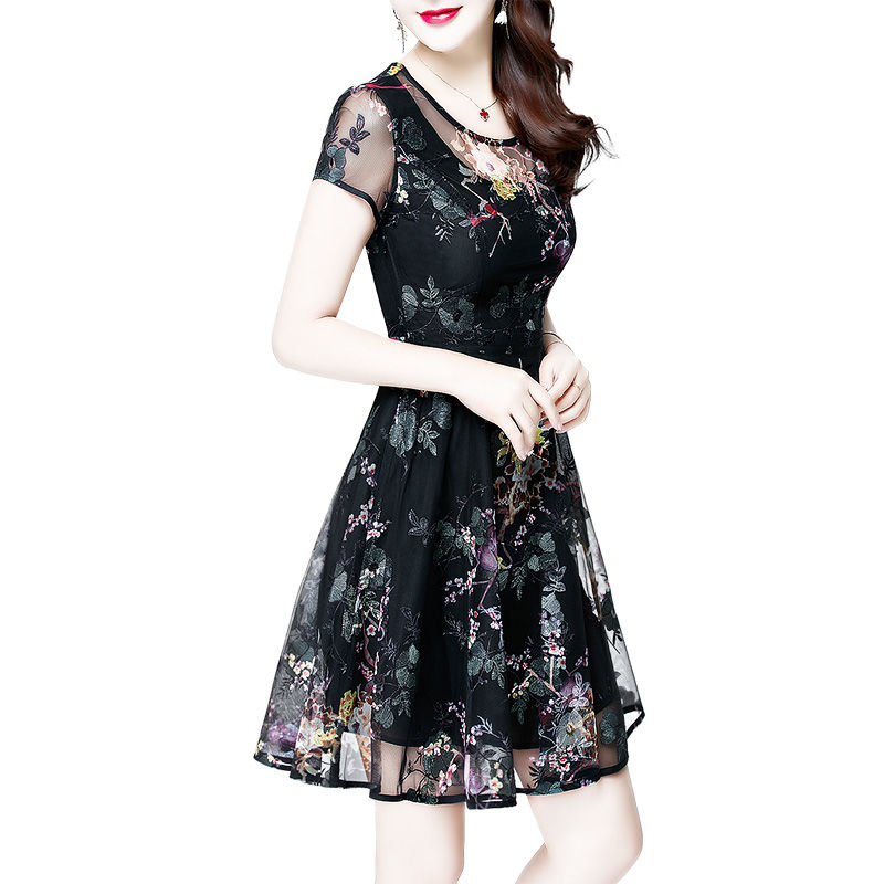 丰满女人怎么穿才好看呢?学学下图女人这样穿,清凉透气又迷人