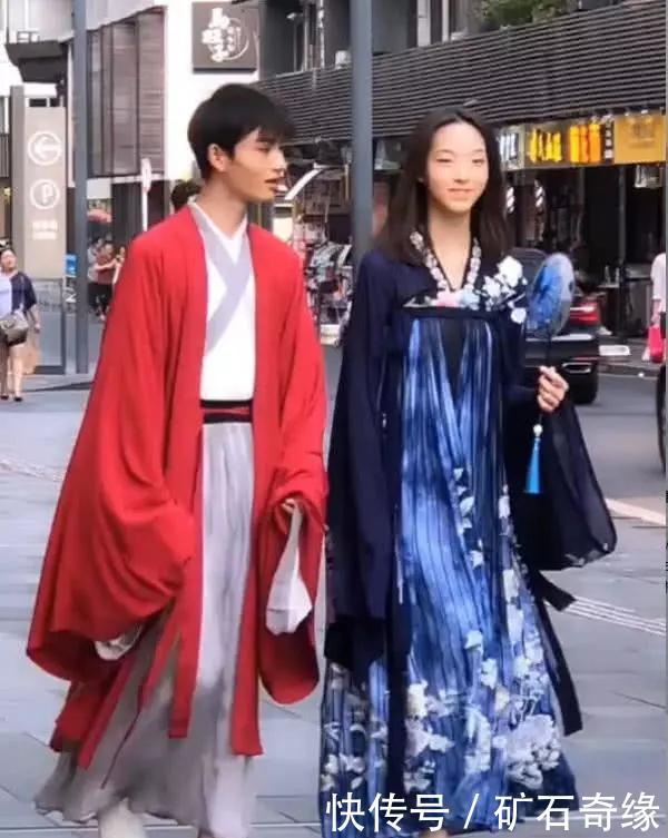 “汉服兄妹”红遍网络，被路人当成穿越者，脚上的“裹足”亮了！