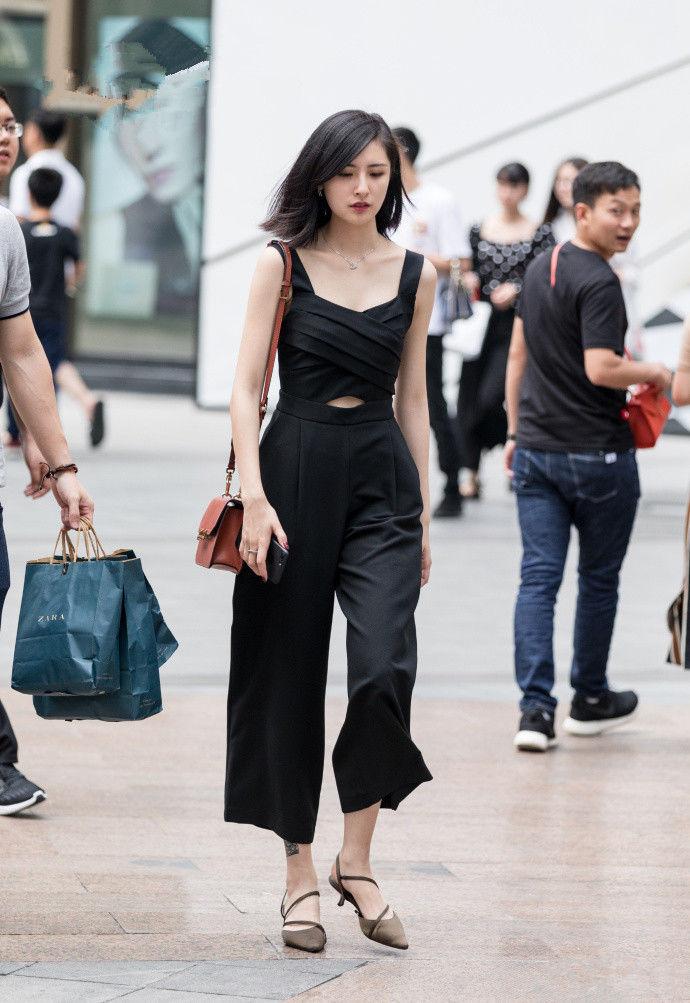 街拍路人，潮流百搭的时尚穿搭参考，让你穿出不一样的美