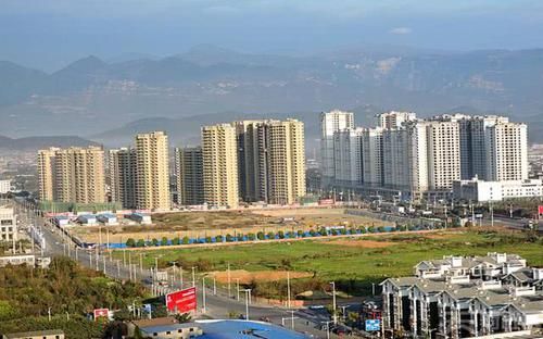  [潜力]四川潜力最大的黑马县，高铁站数量比成都还多，如今又要