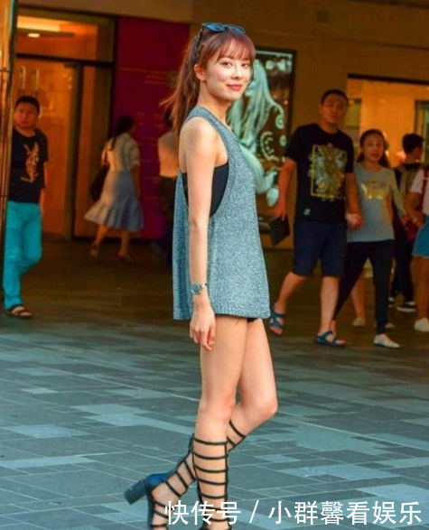  『服饰』街拍美图：小姐姐肤白貌美颜值佳，服饰设计感十足，优雅又时髦！