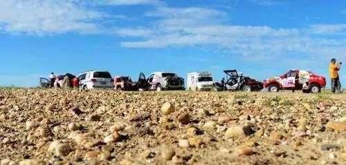 新疆捡石头最美季节又到了，教你在16个不同的地方捡石头！