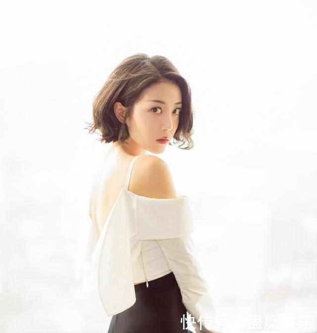 杨幂旗下小花们打包全出动 参加同一场活动迪丽热巴造型最丑