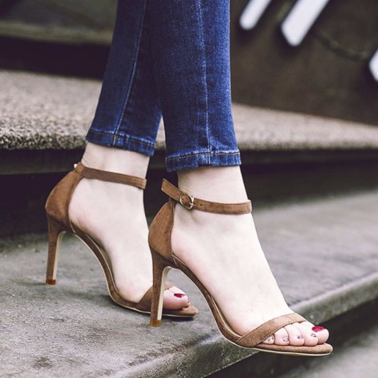 有一种高跟鞋叫:“美脚鞋”,穿上特有女人味,时髦又显高