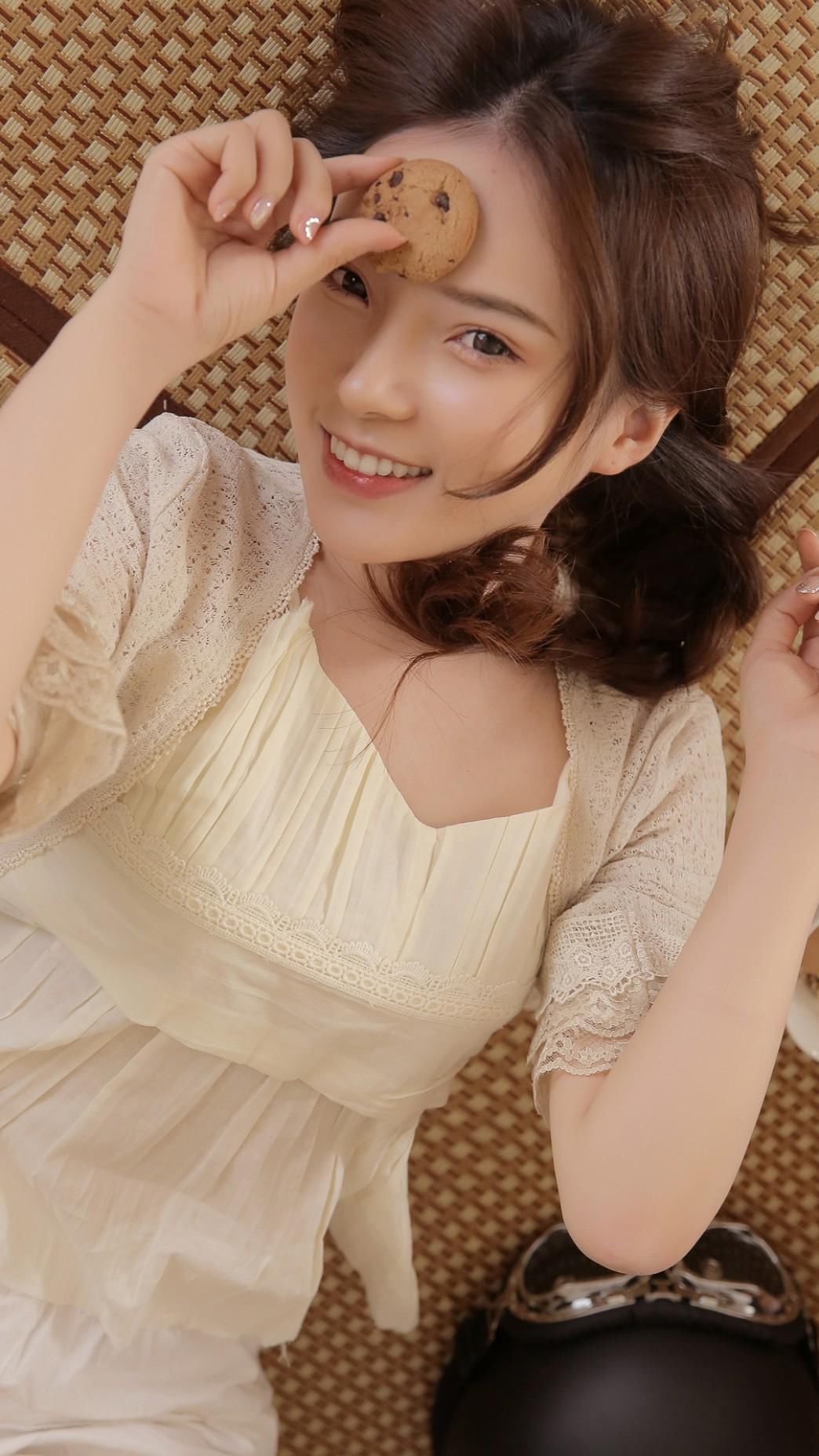 极品萝莉美女白丝长腿诱惑美女照片