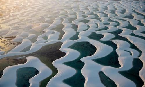 世界上最“失败”的沙漠，本应是黄沙漫天，却到处是湖泊鱼虾成群