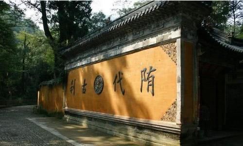 中国“零差评”5A景区，门票完全免费，住一晚上仅需25元