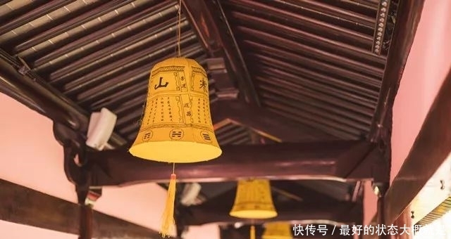 佛音袅袅,金黄满地,银杏配古刹,绝美!