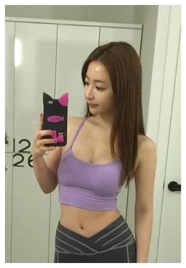 这位前健身女神如今成了一名健身教练