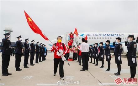  「医疗队」满城春色迎君归！福建最后一批援湖北医疗队凯旋