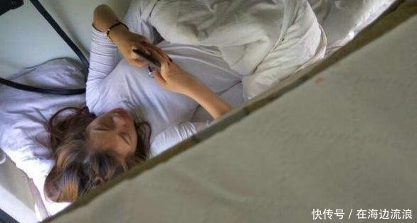 女孩独自乘坐火车卧铺时,谨记这几件事,避免“尴尬”的发生!