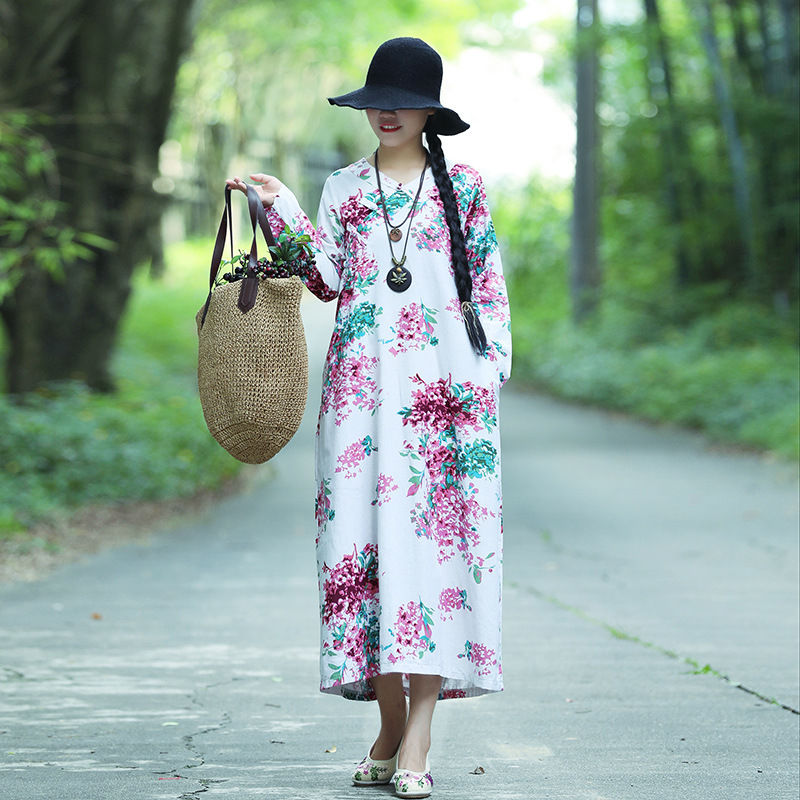 立秋到了,瞧瞧刚刚上新的连衣裙,独特迷人,上身白嫩漂亮飞起来