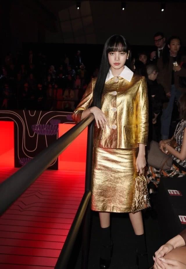  [争议]看泰国明星丽莎多变穿衣搭配！