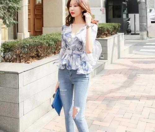 潮流抢眼的紧身裤美女，穿出青春靓丽，版型设计凸显优雅气质！