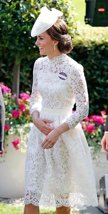  『老气』凯特王妃穿白色服装再次惊艳了！这么时髦的造型，发型却很显老气