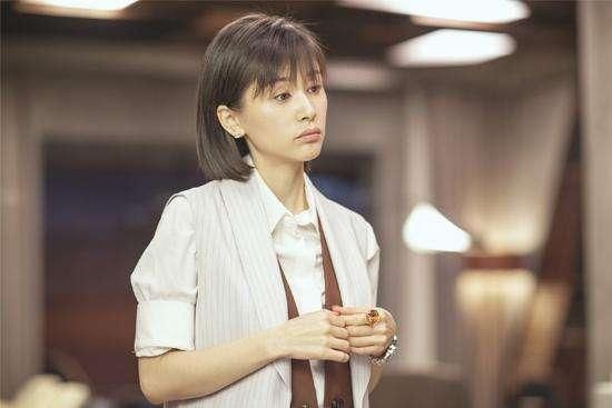 王子文晒纯素颜吃面照还称要减肥，网友：这么瘦了还减肥？