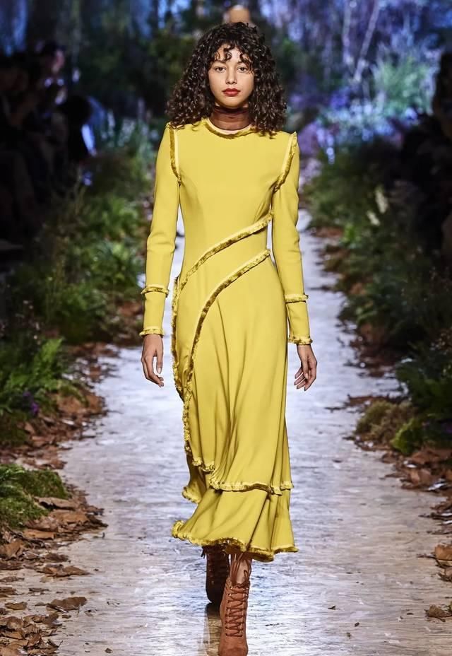  色彩：时装展最靓话题：这8大颜色夫人夫人太炫了，美哭！！