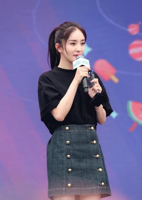  [气质]女生不要总是披发，2020年流行这3款“扎发”，时髦显脸小有气质