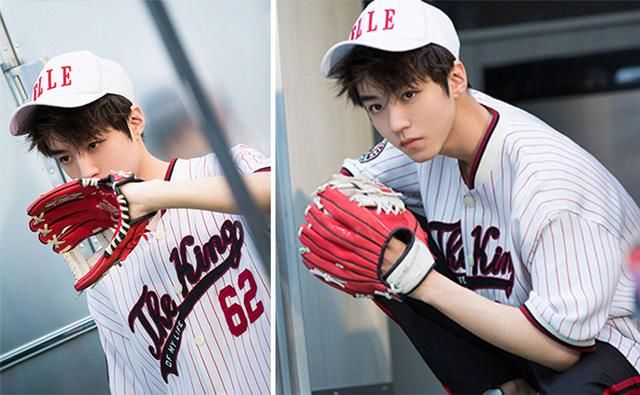 刻意模仿还是有默契？蔡徐坤穿王俊凯同款球衣，连搭配细节都相似