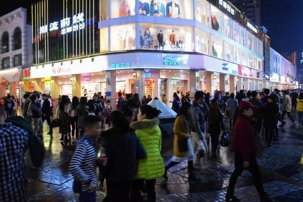  「菠萝蜜」南宁：请打量这夜色