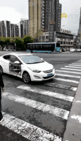 #GIF#爆笑GIF动态图:吓得我赶紧打了一套螳螂拳