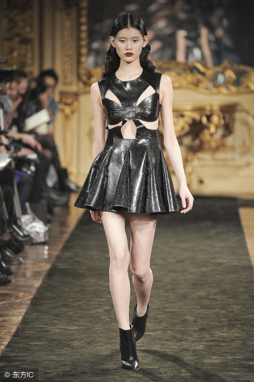 中国维密天使超模奚梦瑶的时装秀场表现
