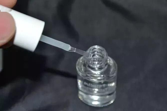 指甲油■眼影竟然可以一次性染发,告诉你最全的闲置眼影新用法