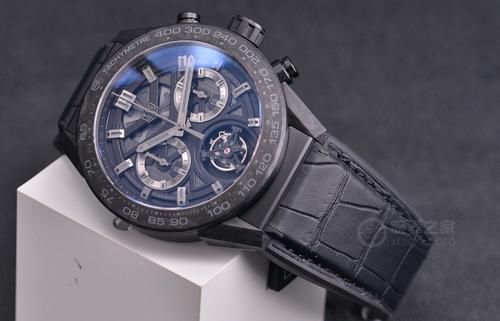  [系列]“赛车场上的黑色旋风” 品鉴泰格豪雅卡莱拉系列碳纤维陀飞轮幻影腕表