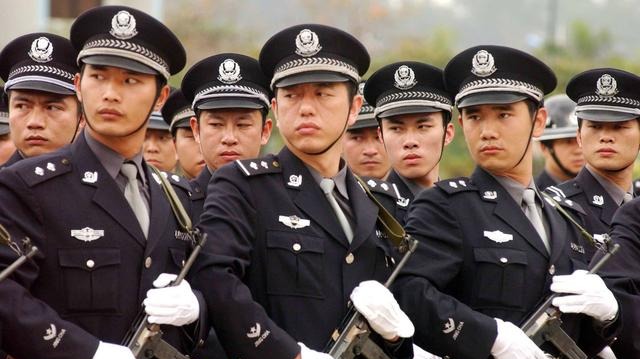  「人民警察」法警是公务员吗，法警中的非公务员怎么解决身份问题