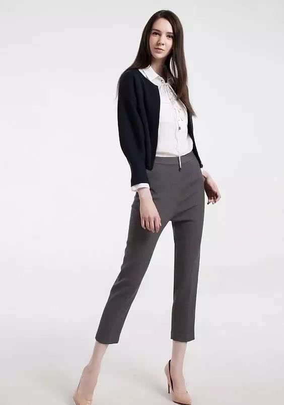 「羊蹄」职场女人咋选西服？羊蹄袖西服时尚潮流显年轻，给你变成时尚潮流大咖