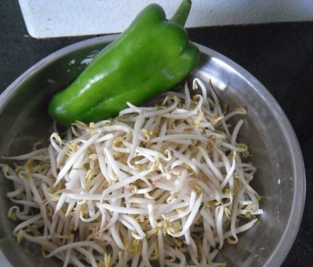 『烹制』青椒炒豆芽,豆芽可以单独烹制,加绿色的青椒,主要是搭配色泽