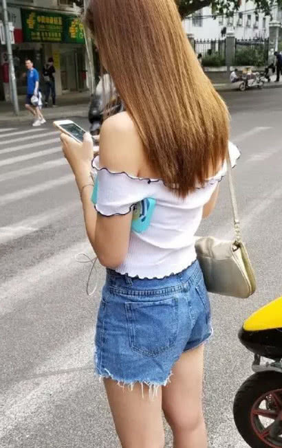 气质小姐姐穿搭配清秀唯美又动人，淡雅曼妙身姿秀婀娜气质优雅不