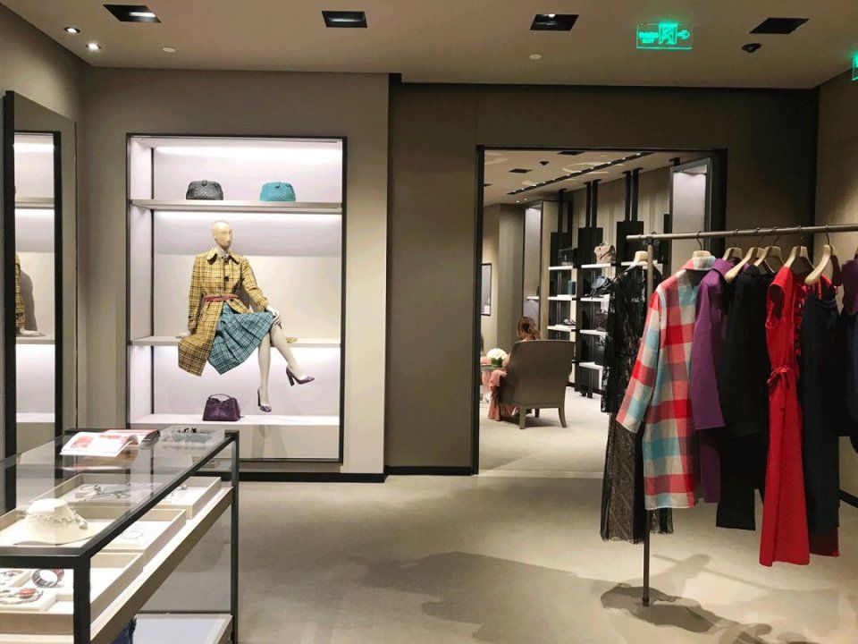 亲身示范丨原来真的可以在试衣间自拍出时尚芭莎封面!