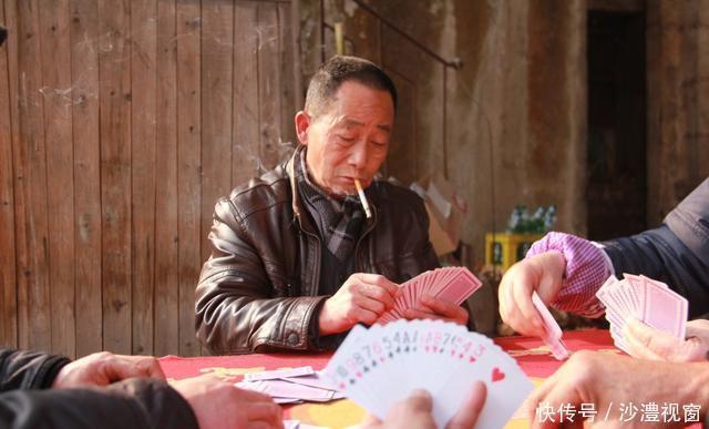  24小时@农村打牌要罚款，城里棋牌室24小时却没事，为啥