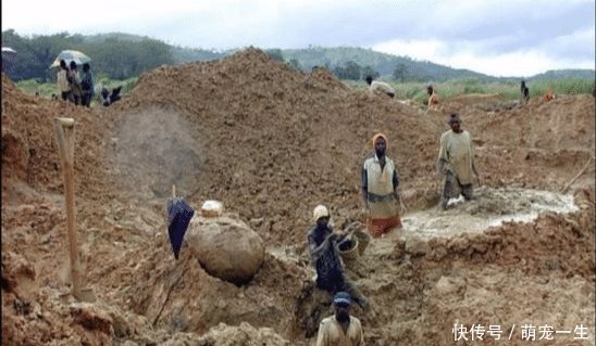 非洲人很郁闷 为何我们的钻石又多又便宜却没人买 游客说出答案