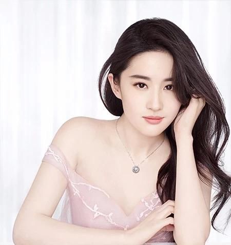 37岁的秦岚用妆容告诉你，姐只有18岁！却依旧风韵犹存！